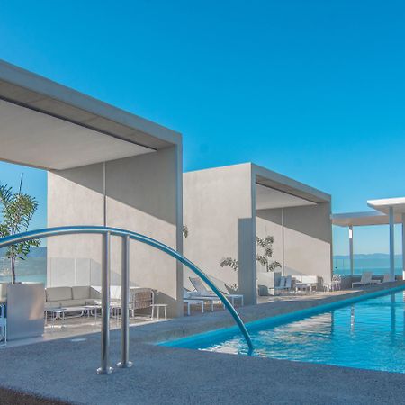 Hotel Mio Vallarta Unique & Different- Adults Only Puerto Vallarta Exterior foto The rooftop pool at the hotel