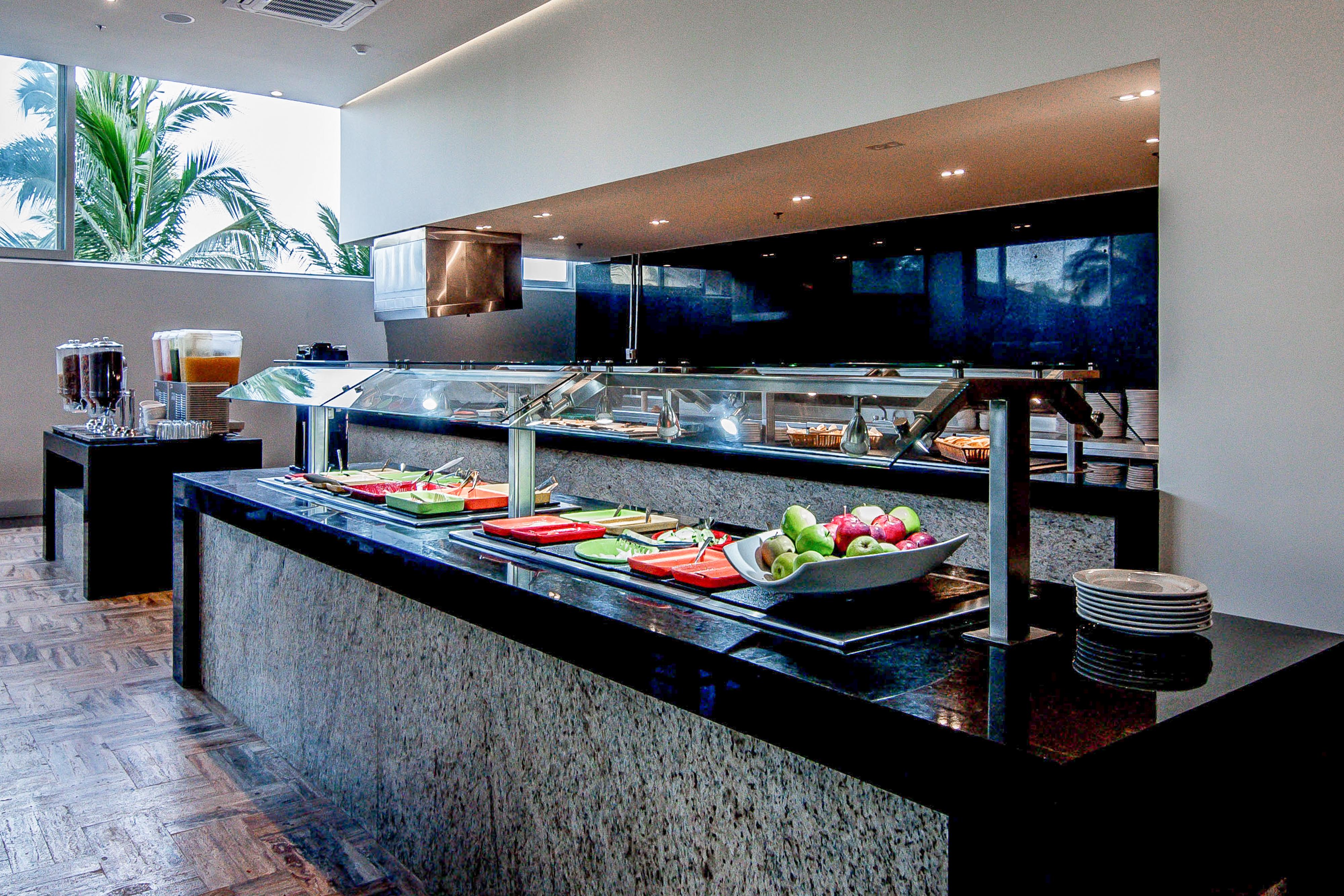 Hotel Mio Vallarta Unique & Different- Adults Only Puerto Vallarta Exterior foto A buffet at a hotel