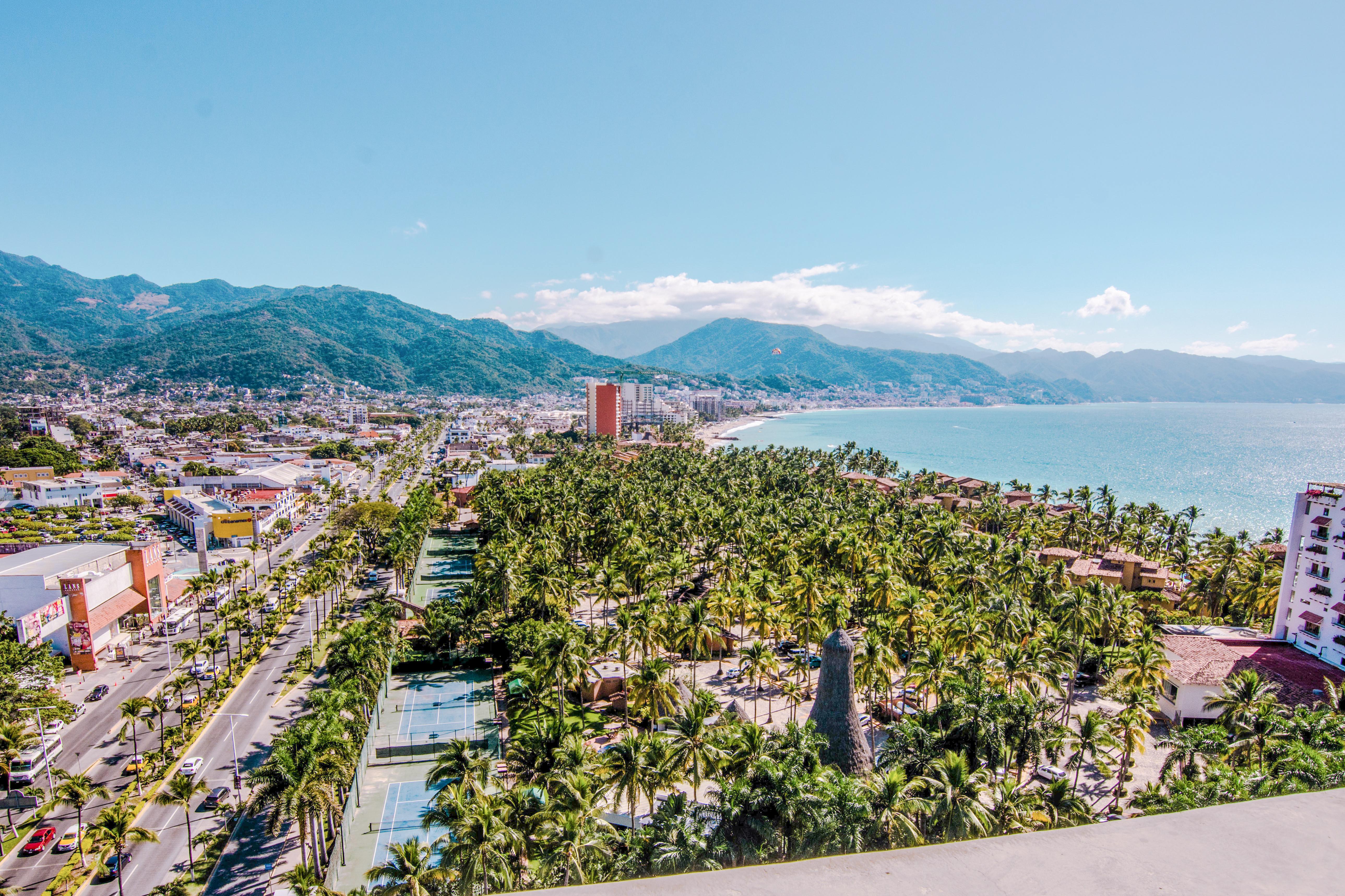 Hotel Mio Vallarta Unique & Different- Adults Only Puerto Vallarta Exterior foto La Paz skyline