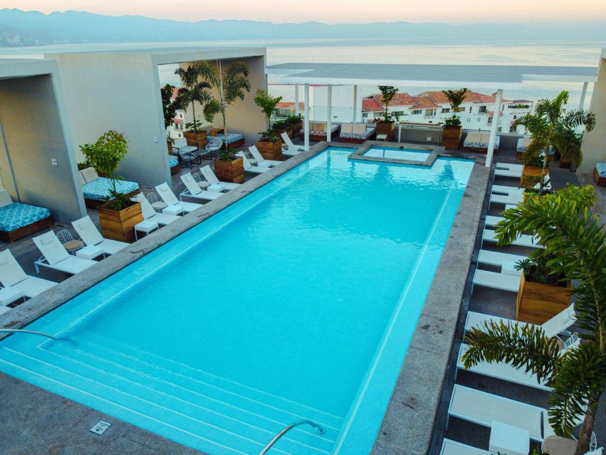 Hotel Mio Vallarta Unique & Different- Adults Only Puerto Vallarta Exterior foto Rooftop pool at the Hotel