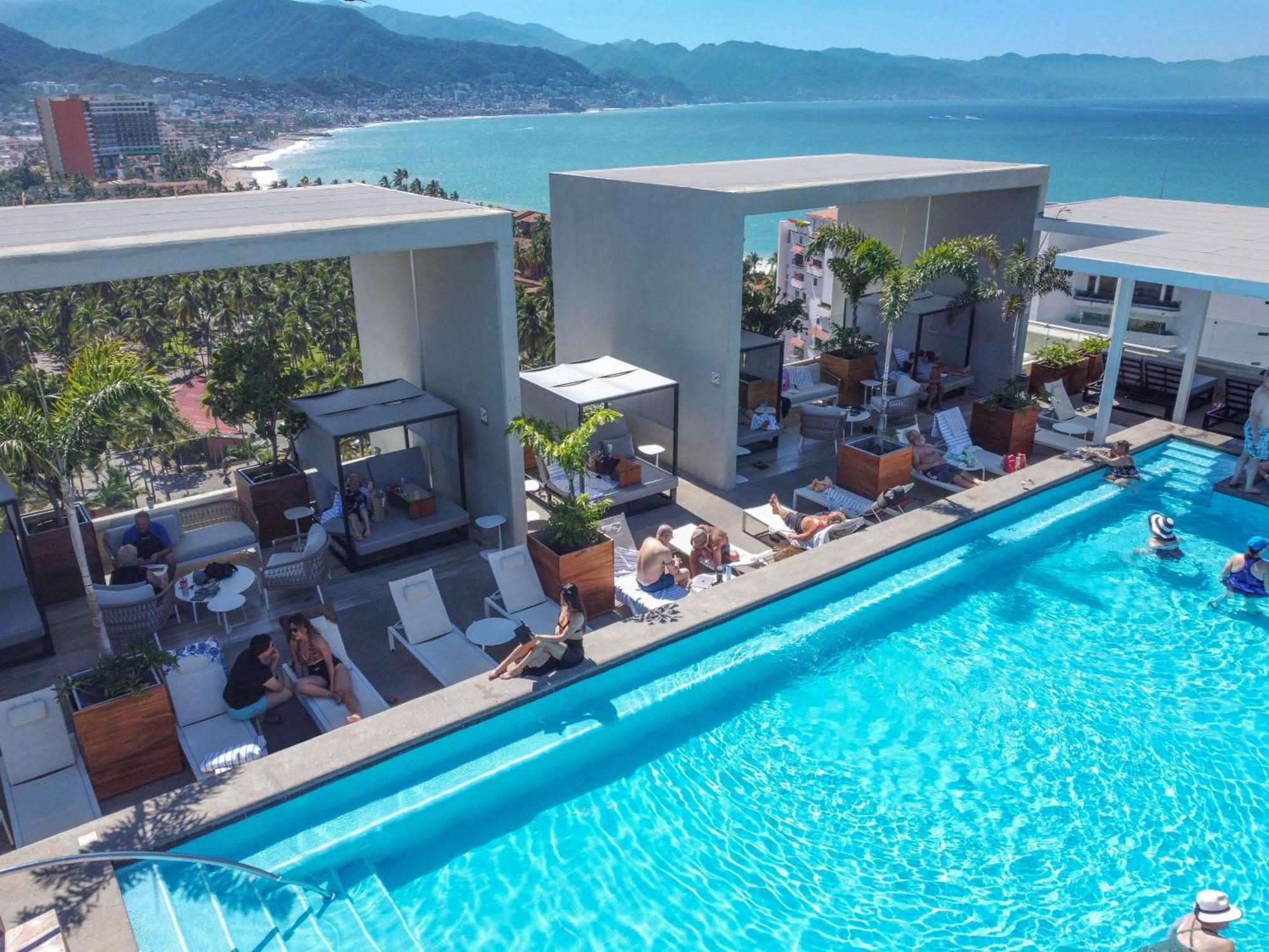 Hotel Mio Vallarta Unique & Different- Adults Only Puerto Vallarta Exterior foto Rooftop pool at the hotel